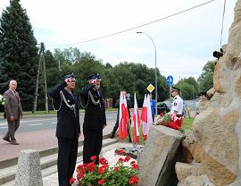 Białobrzegi Pomnik - złożenie kwiatów  (5) (1020x680).jpg