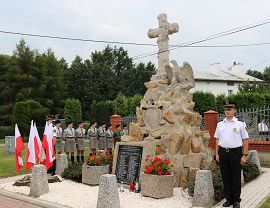 Białobrzegi Pomnik - złożenie kwiatów  (3) (1020x680).jpg