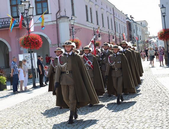 Pod pomnikiem Marszałka i defilada (21) (1020x680).jpg