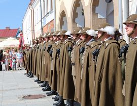 Pod pomnikiem Marszałka i defilada (11) (1020x680).jpg