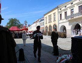 Rynek - Składanie kwiatów  (4) (1020x680).jpg