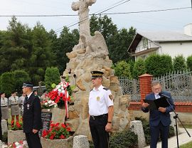 Białobrzegi Pomnik - złożenie kwiatów  (13) (680x1020).jpg