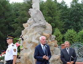 Białobrzegi Pomnik - złożenie kwiatów  (2) (680x1020).jpg