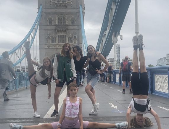 1. Salart w Londynie