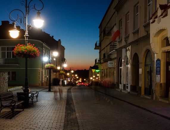 Krosno nocą - ul. Piłsudskiego fot. S. Muszański