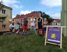 Wspólne spędzanie czasu wolnego na terenach zielonych w Polance.jpg