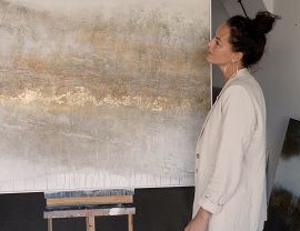 Wystawa B. Bachota na zdjęciu artystka 1