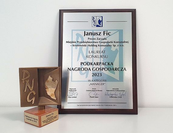 Statuetka i Dyplom Manager Roku