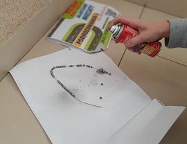 malowanie koralików srebrną farbą w sprayu