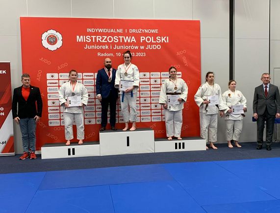 zawodniczki na podium