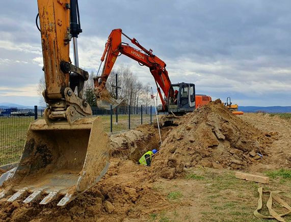 Roboty ziemne przy budowie kolektora sanitarnego (6).jpg