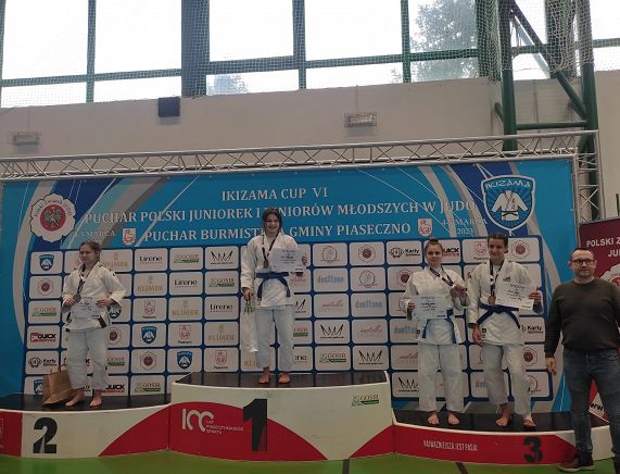 Krośnieńskie judoczki na zawodach w Piasecznie