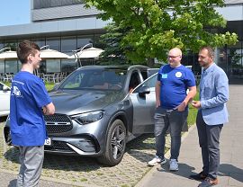 Uczniowie krośnieńskiego Mechanika i ich opiekunowie - Uczestnicy Olimpiady Techniki Samochodowej