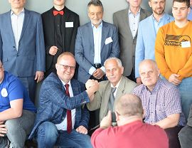 Uczniowie krośnieńskiego Mechanika i ich opiekunowie - Uczestnicy Olimpiady Techniki Samochodowej