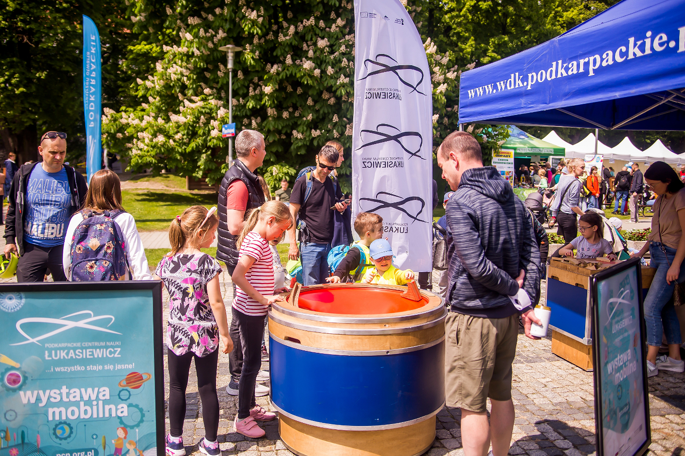 Świetlne 2023 Wystawa mobilna Centrum Nauki Łukasiewicz fot. Magdalena Tobiasz-Dawidowicz.png [3.47 MB]