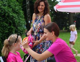 malowanie twarzy farbami