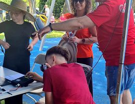 prezentacja obsługi radiostacji krótkofalarskiej