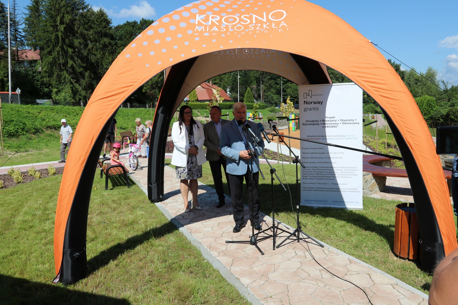 Otwarcie Parku Sensorycznego w Krośnie (2).jpg [1.26 MB]