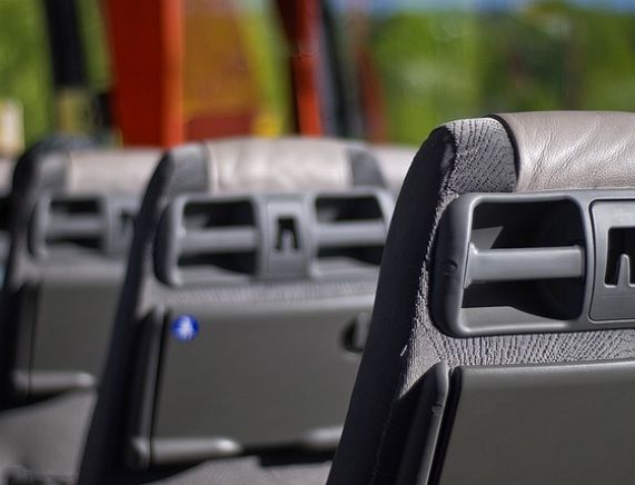 Siedzenia autobusu - fot. pixabay