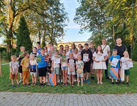 zdjęcie grupowe wszystkich zawodników po zakonczeniu rozgrywek