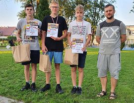 zwycięzcy w kategorii junior do lat osiemnastu