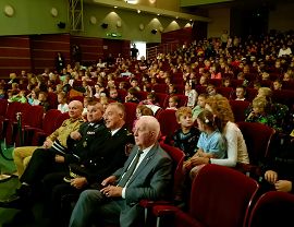 Odblaski dla pierwszoklasistów w ramach akcji "Jestem widoczny, jestem bezpieczny"