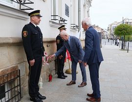 Złożenie kwiatów w rocznicę tragedii smoleńskiej