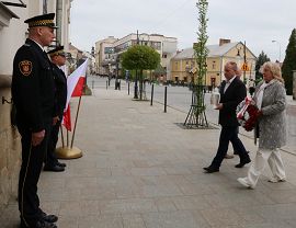 Złożenie kwiatów w rocznicę tragedii smoleńskiej