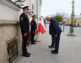 Złożenie kwiatów w rocznicę tragedii smoleńskiej