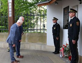 Złożenie kwiatów w rocznicę tragedii smoleńskiej