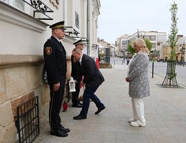 Złożenie kwiatów w rocznicę tragedii smoleńskiej