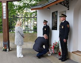 Złożenie kwiatów w rocznicę tragedii smoleńskiej