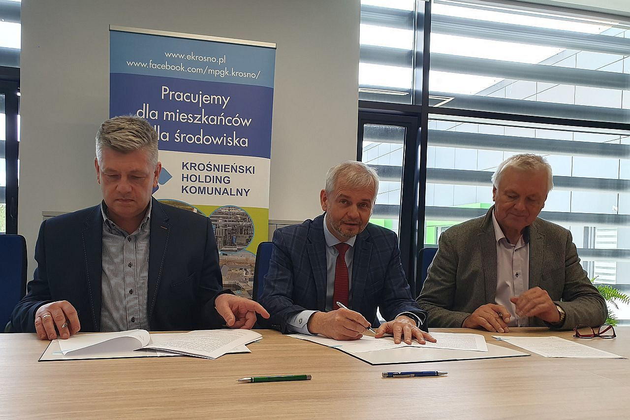 Podpisanie umowów na budowę instalacji PV z magazynami energii.jpg [169.54 KB]