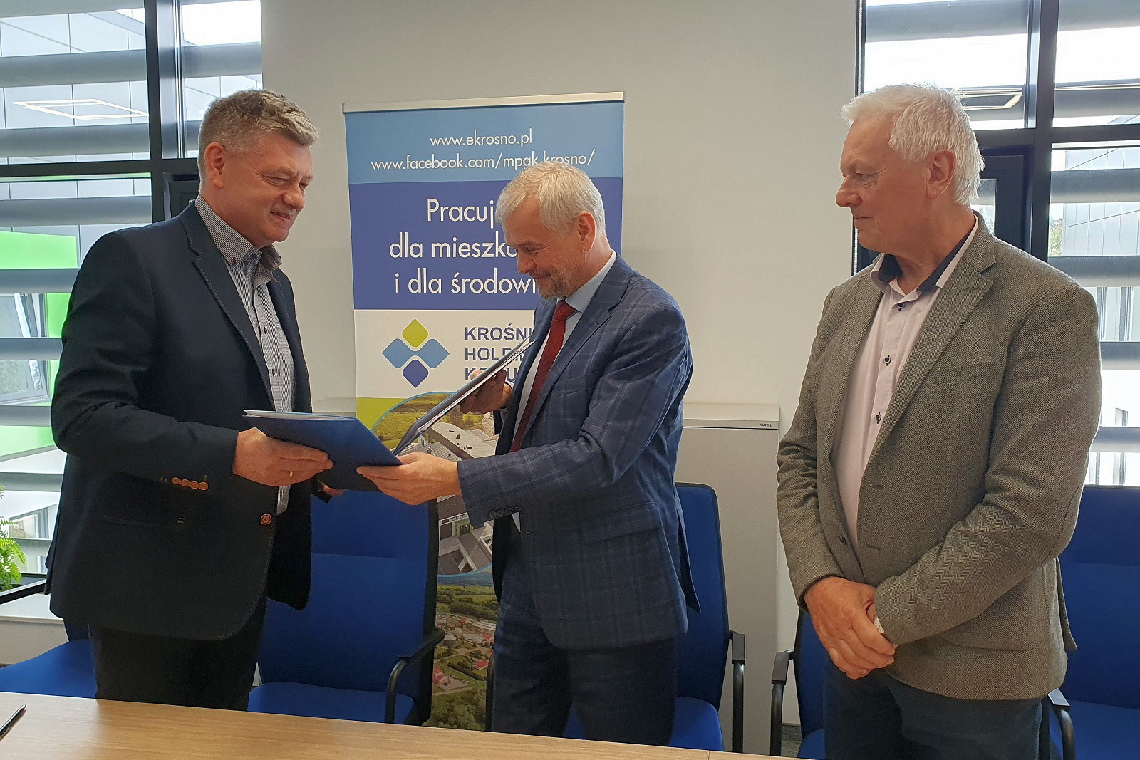 Podpisanie umowów na budowę instalacji PV z magazynami energii.jpg [1.10 MB]