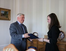 Prezydent Piotr Przytocki z Julią Durał (2)