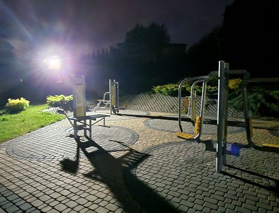 montaż lamp solarnych LED - kontynułacja działań w ramach realizacji projektu Ekopracownia OZE