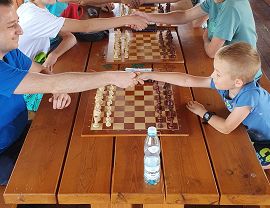 trzeci wakacyjny turniej szachowy rozgrzewka 01.jpg