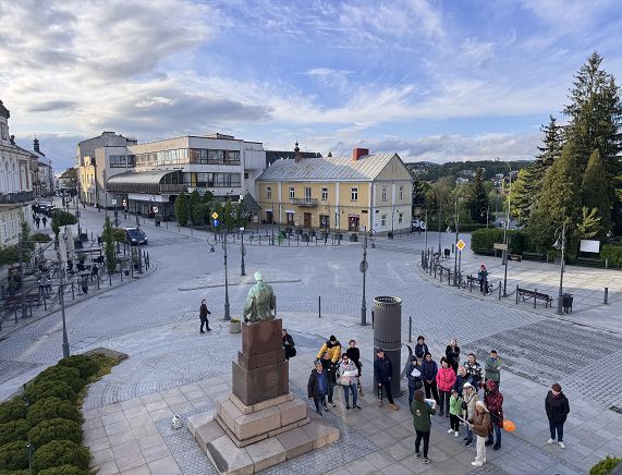 Muzeum Rzemiosła spotkanie pod pomnikiem w Krośnie