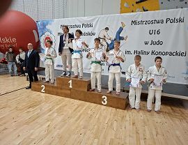 Igor Braja ( trzeci z prawej).jpg