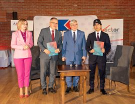 Zawarcie umowy o współpracy pomiędzy Państwową Akademią Nauk Stosowanych w Krośnie a firmą Ekolot Aerospace&Defense