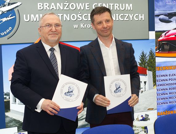 Mechanik podpisanie umowy partnerskiej