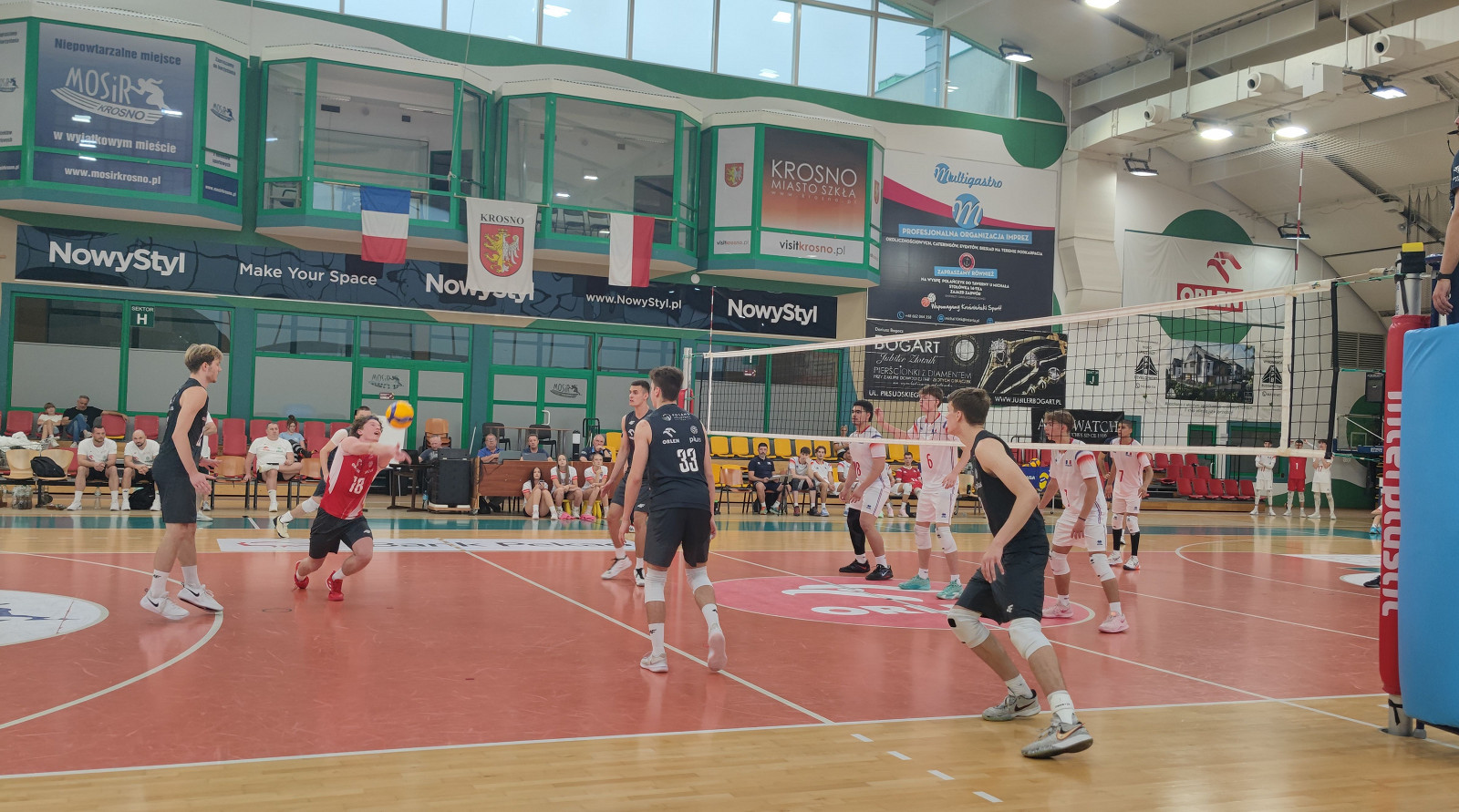 Młodzi siatkarze szykują się na Olimpijski Festiwal.jpg [1.18 MB]
