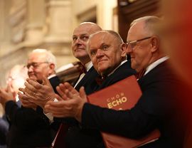 RCKP Jubileusz Chóru Echo 2025 koncert Ave Maria oraz Andrzej Bartosik na środku fot. Paweł Matelowski 3.jpg