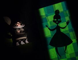 Alicja po drugiej stronie lustra, Teatr PAPAHEMA, fot. Katarzyna Chmura (5).jpg