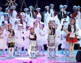 „Głos wdzięczny z nieba wychodzi" - widowisko jasełkowe w Miejskim Zespole Szkół Nr 7 w Krośnie