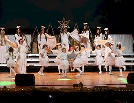 „Głos wdzięczny z nieba wychodzi" - widowisko jasełkowe w Miejskim Zespole Szkół Nr 7 w Krośnie