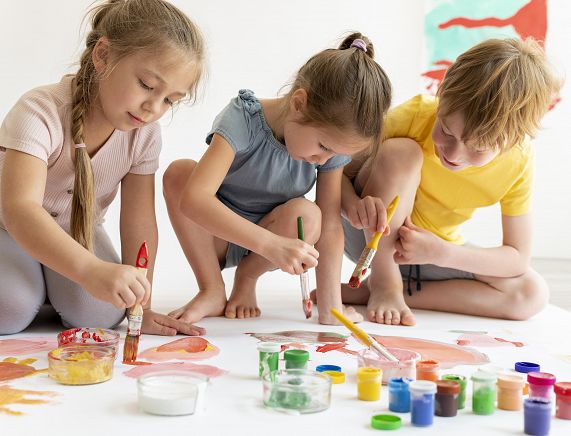 Freepik. Dzieci w przedszkolu