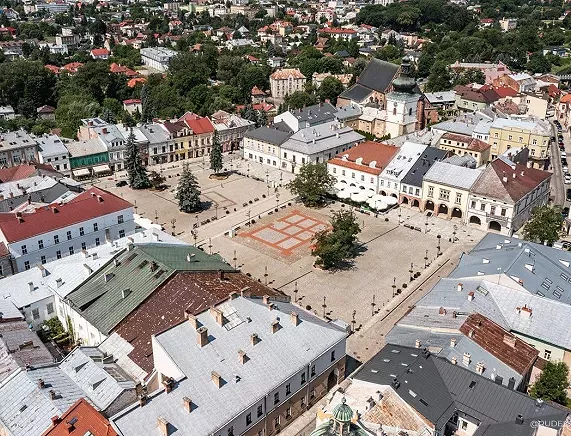Kontynuacja prac w przestrzeni krośnieńskiego Rynku