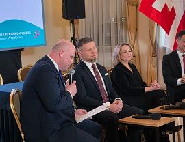 Krosno z dofinansowaniem z Funduszy Szwajcarskich - podpisanie umowy.jpg