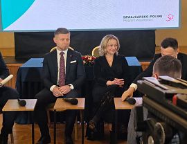 Krosno z dofinansowaniem z Funduszy Szwajcarskich - podpisanie umowy.jpg